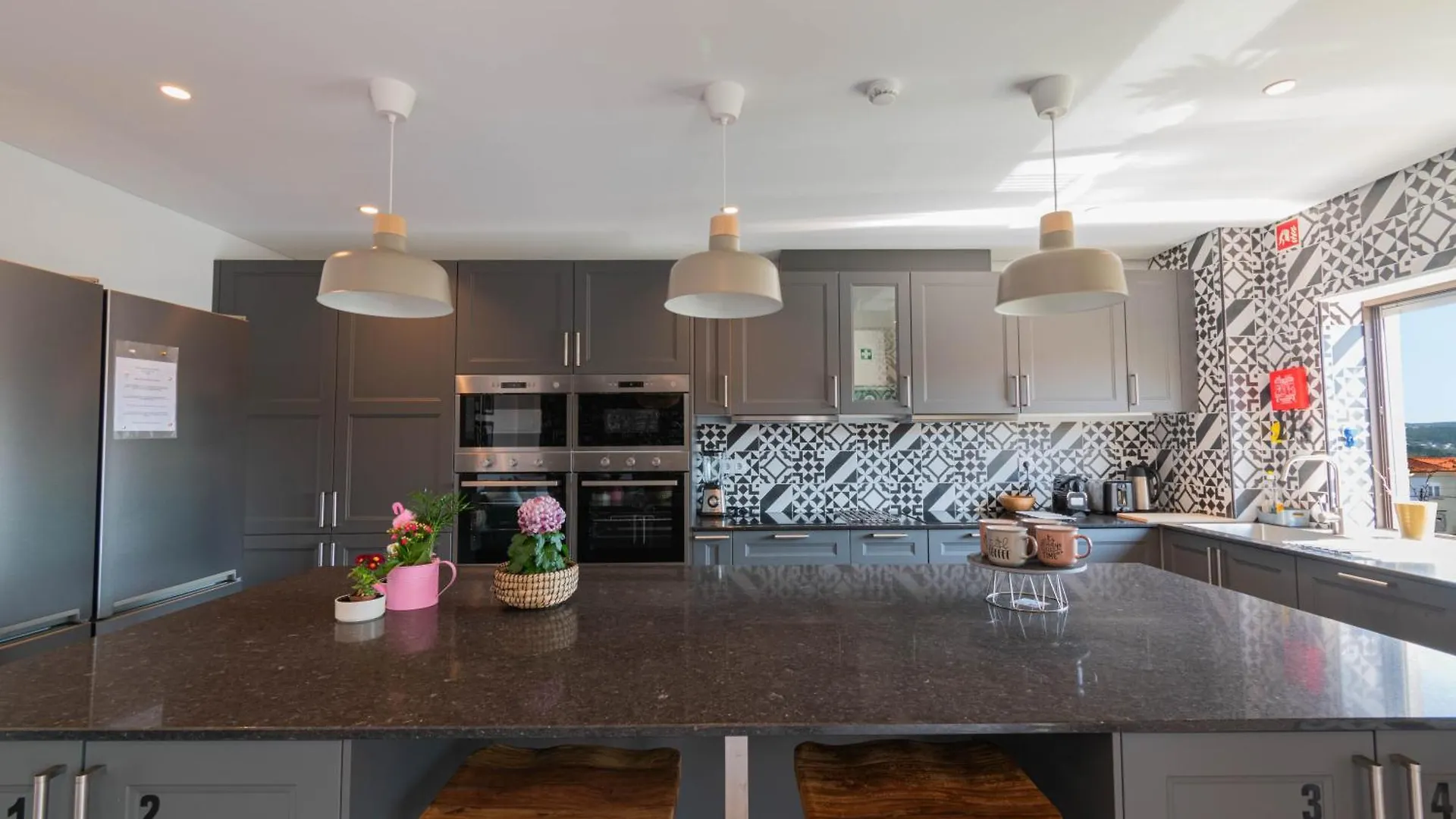 7Min To Uni Se-Velha - Ac - Work Desk - 300Mbs Wifi - Suite 5 كويمبرا بيت ضيافة